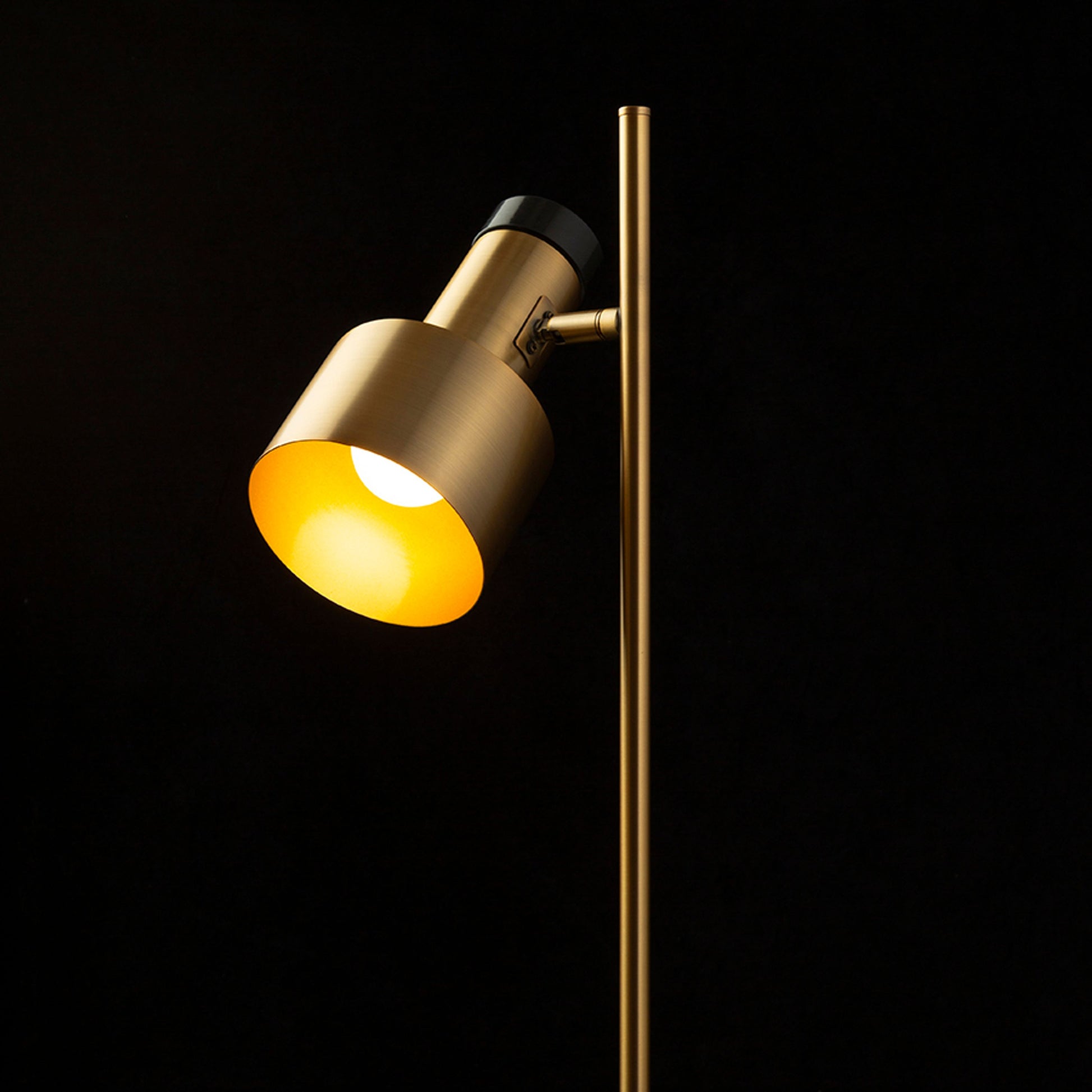 DIVINA Staande Lamp Messing Marmer - close-up